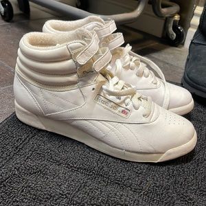 New with no tags. These are Reebok. Classic size 8 never been worn🎈